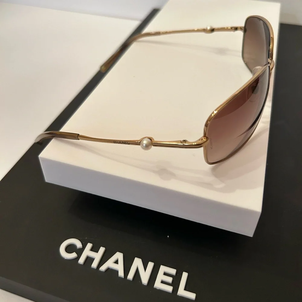 CHANEL Gold Sunglasses with Pearl Embellishment - Picture 9 of 9